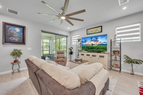 Townhouse in Brandon, Florida 4 bedrooms, 240.99 sq.m. № 2287886 - photo 11