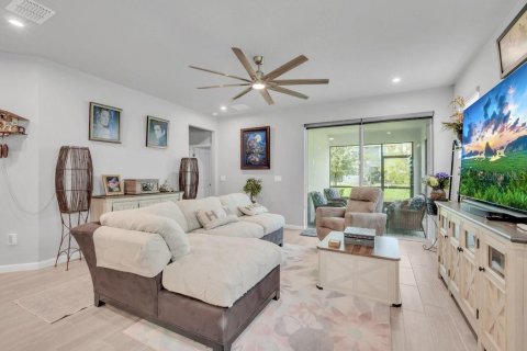 Townhouse in Brandon, Florida 4 bedrooms, 240.99 sq.m. № 2287886 - photo 12