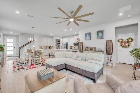 Townhouse in Brandon, Florida 4 bedrooms, 240.99 sq.m. № 2287886 - photo 9