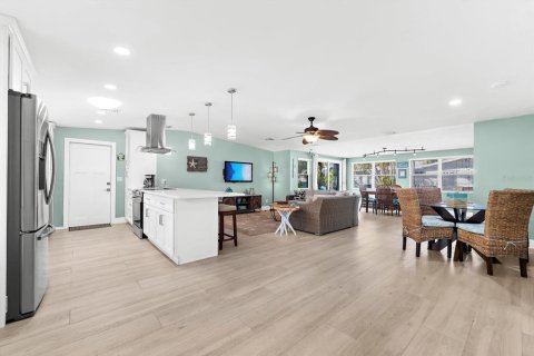 Villa ou maison à vendre à Holmes Beach, Floride: 3 chambres, 183.39 m2 № 2092271 - photo 6