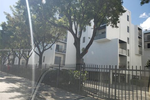 Copropriété à louer à Hialeah, Floride: 3 chambres, 116.13 m2 № 2069611 - photo 3