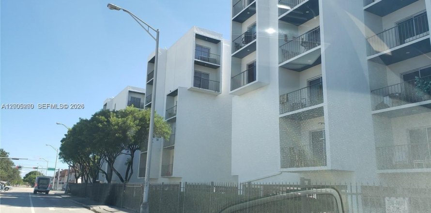 Condo à Hialeah, Floride, 3 chambres  № 2069611