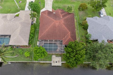 House in Cape Coral, Florida 3 bedrooms, 230.49 sq.m. № 1824590 - photo 27