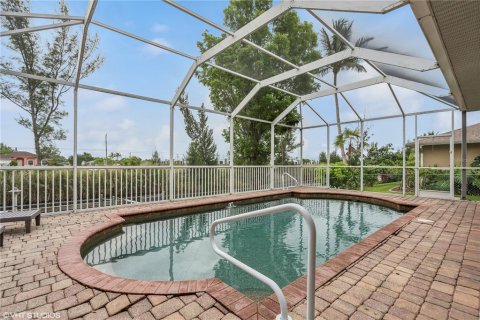 House in Cape Coral, Florida 3 bedrooms, 230.49 sq.m. № 1824590 - photo 5
