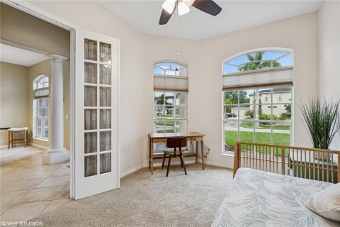House in Cape Coral, Florida 3 bedrooms, 230.49 sq.m. № 1824590 - photo 8