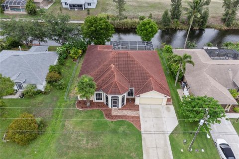 House in Cape Coral, Florida 3 bedrooms, 230.49 sq.m. № 1824590 - photo 26