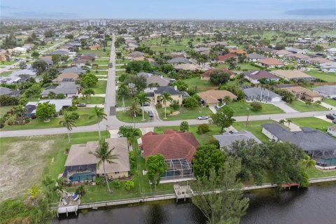 House in Cape Coral, Florida 3 bedrooms, 230.49 sq.m. № 1824590 - photo 28