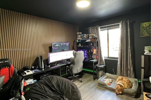 House in Miami, Florida 4 bedrooms, 192.87 sq.m. № 2060965 - photo 15