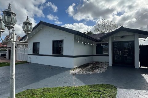 House in Miami, Florida 4 bedrooms, 192.87 sq.m. № 2060965