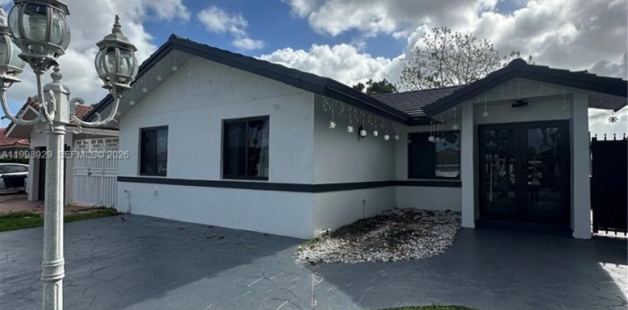 House in Miami, Florida 4 bedrooms, 192.87 sq.m. № 2060965