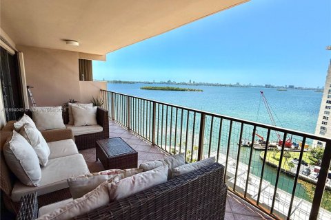 Condo in Miami, Florida, 2 bedrooms № 1945725 - photo 19