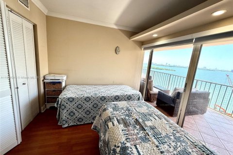 Condo in Miami, Florida, 2 bedrooms № 1945725 - photo 13