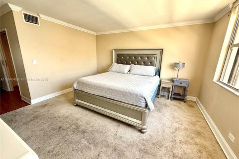 Condo in Miami, Florida, 2 bedrooms № 1945725 - photo 20