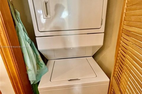 Condo in Miami, Florida, 2 bedrooms № 1945725 - photo 18