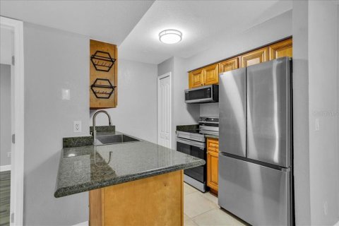 Condominio en venta en Brandon, Florida, 2 dormitorios, 85.28 m2 № 1735167 - foto 2