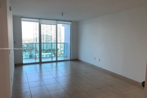 Condo in Miami, Florida, 1 bedroom  № 2037937 - photo 4