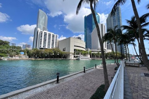 Condo in Miami, Florida, 1 bedroom  № 2037937 - photo 21