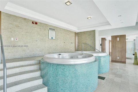 Condo in Miami, Florida, 1 bedroom  № 2037937 - photo 24