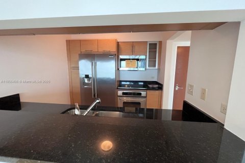 Condo in Miami, Florida, 1 bedroom  № 2037937 - photo 5