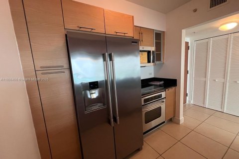Condo in Miami, Florida, 1 bedroom  № 2037937 - photo 7