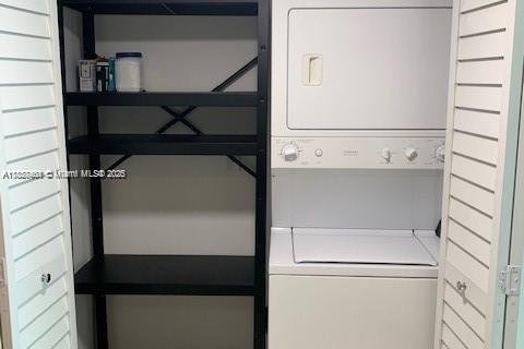 Condo in Miami, Florida, 1 bedroom  № 2037937 - photo 8