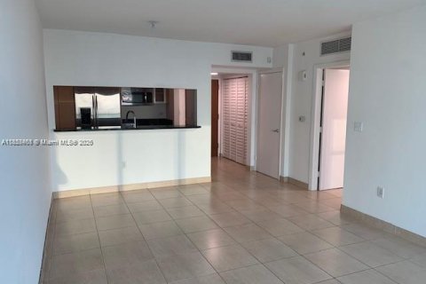 Condo in Miami, Florida, 1 bedroom  № 2037937 - photo 3