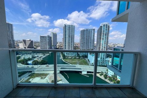 Condo in Miami, Florida, 1 bedroom  № 2037937 - photo 15