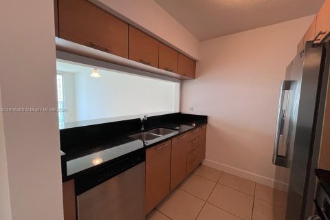 Condo in Miami, Florida, 1 bedroom  № 2037937 - photo 6