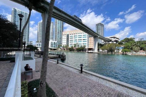 Condo in Miami, Florida, 1 bedroom  № 2037937 - photo 22