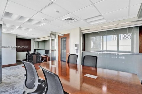 Condo in Miami, Florida, 1 bedroom  № 2037937 - photo 30