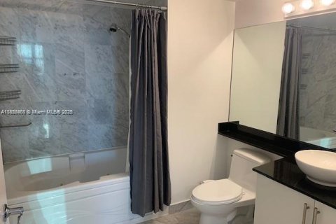 Condo in Miami, Florida, 1 bedroom  № 2037937 - photo 13