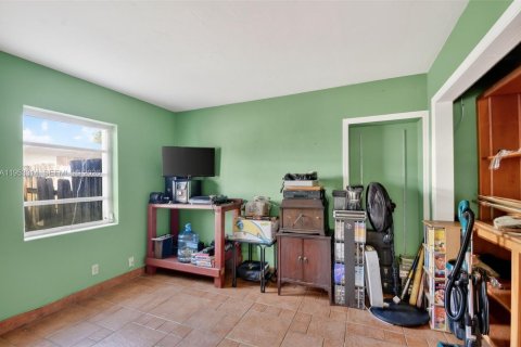 House in Lake Worth, Florida 4 bedrooms, 193.61 sq.m. № 2009189 - photo 15