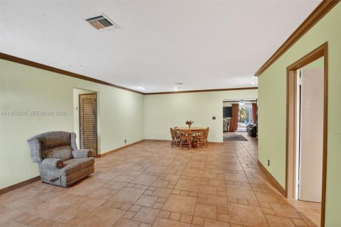 House in Lake Worth, Florida 4 bedrooms, 193.61 sq.m. № 2009189 - photo 8