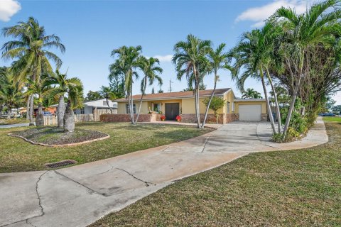 House in Lake Worth, Florida 4 bedrooms, 193.61 sq.m. № 2009189 - photo 4