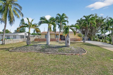 House in Lake Worth, Florida 4 bedrooms, 193.61 sq.m. № 2009189