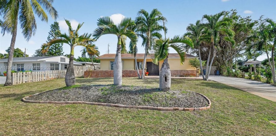 House in Lake Worth, Florida 4 bedrooms, 193.61 sq.m. № 2009189