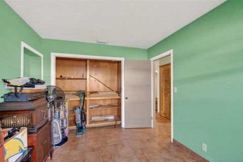 House in Lake Worth, Florida 4 bedrooms, 193.61 sq.m. № 2009189 - photo 17