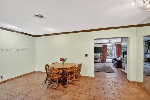 House in Lake Worth, Florida 4 bedrooms, 193.61 sq.m. № 2009189 - photo 22