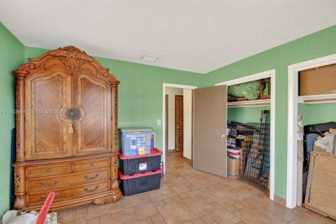 House in Lake Worth, Florida 4 bedrooms, 193.61 sq.m. № 2009189 - photo 16