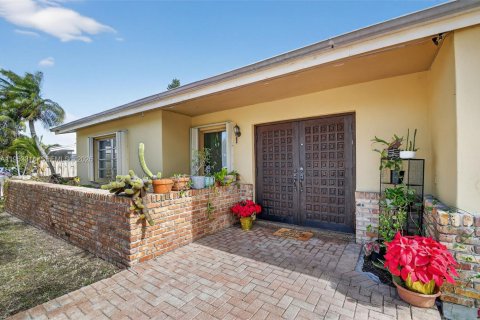 House in Lake Worth, Florida 4 bedrooms, 193.61 sq.m. № 2009189 - photo 5