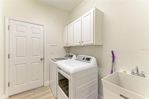 House in Bradenton, Florida 3 bedrooms, 189.15 sq.m. № 1791520 - photo 27
