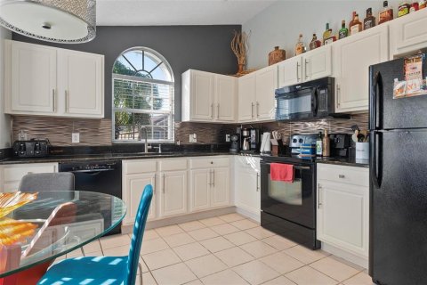 House in Kissimmee, Florida 4 bedrooms, 166.39 sq.m. № 1628928 - photo 7