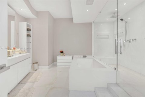 Condo in Sunny Isles Beach, Florida, 4 bedrooms № 2088805 - photo 24