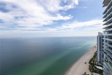 Condo in Sunny Isles Beach, Florida, 4 bedrooms  № 2088805