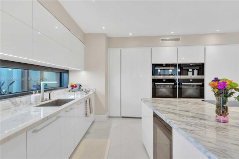 Condo in Sunny Isles Beach, Florida, 4 bedrooms № 2088805 - photo 14