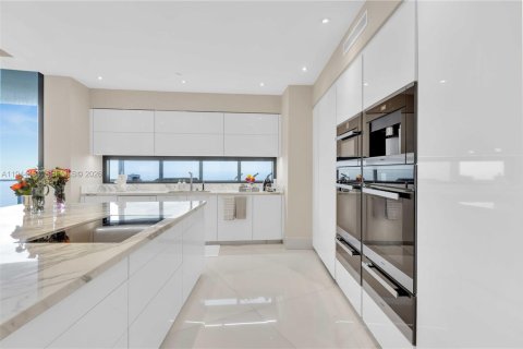 Condo in Sunny Isles Beach, Florida, 4 bedrooms № 2088805 - photo 12