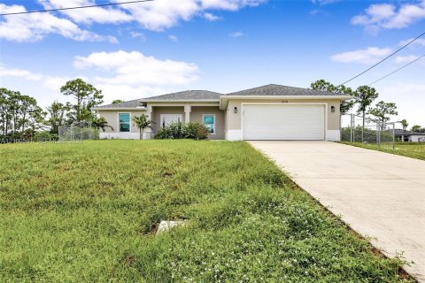House in Cape Coral, Florida 4 bedrooms № 2401314 - photo 11