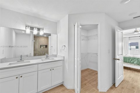 House in Cape Coral, Florida 4 bedrooms № 2401314 - photo 29
