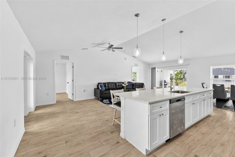 House in Cape Coral, Florida 4 bedrooms № 2401314 - photo 24