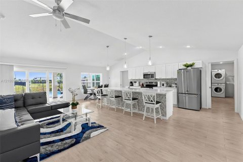 House in Cape Coral, Florida 4 bedrooms № 2401314 - photo 17